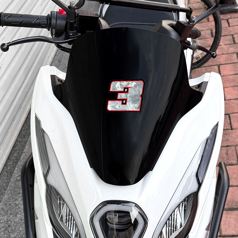 1PC アラビア数字カーボンシルバーオートバイステッカー防水 - Scooter Helmet Set のレビューと価格